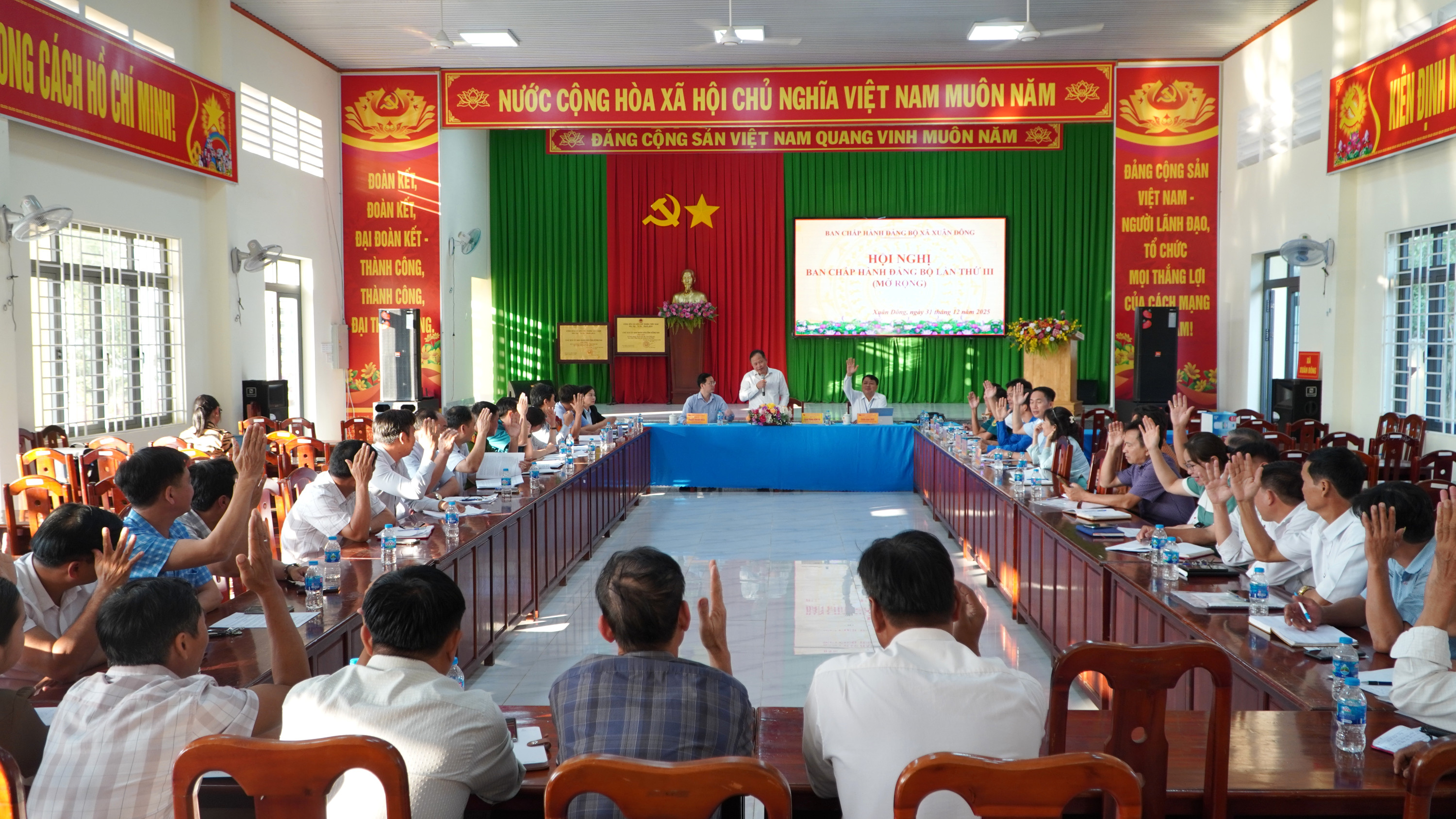 HOI NGHI BCH DANG BO XA LAN III 1